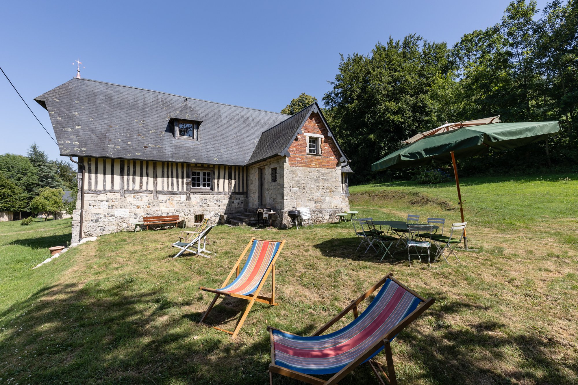 Jardin de La Becassiere, transats et espace detente