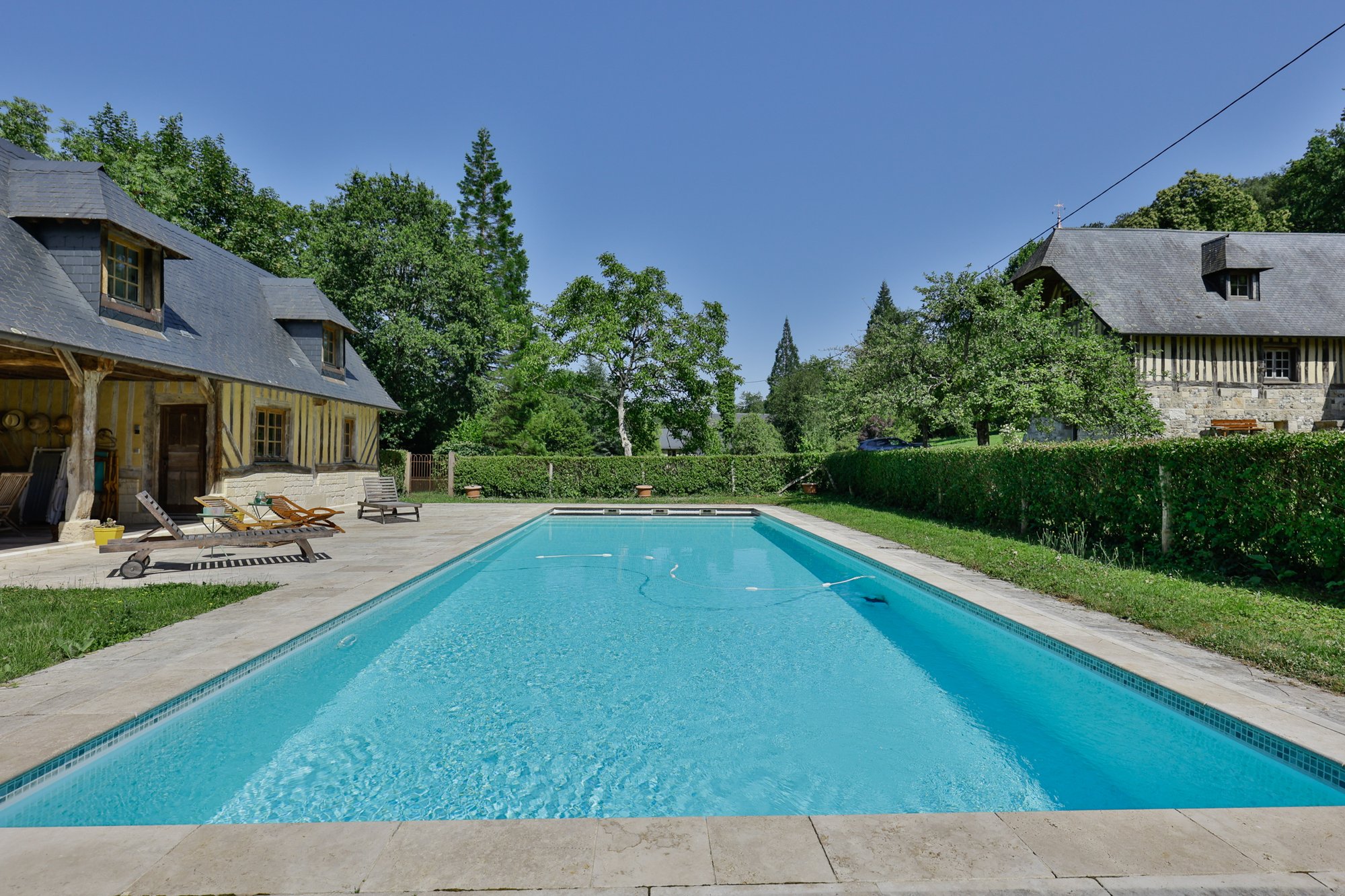 Piscine chauffee, vue d'ensemble