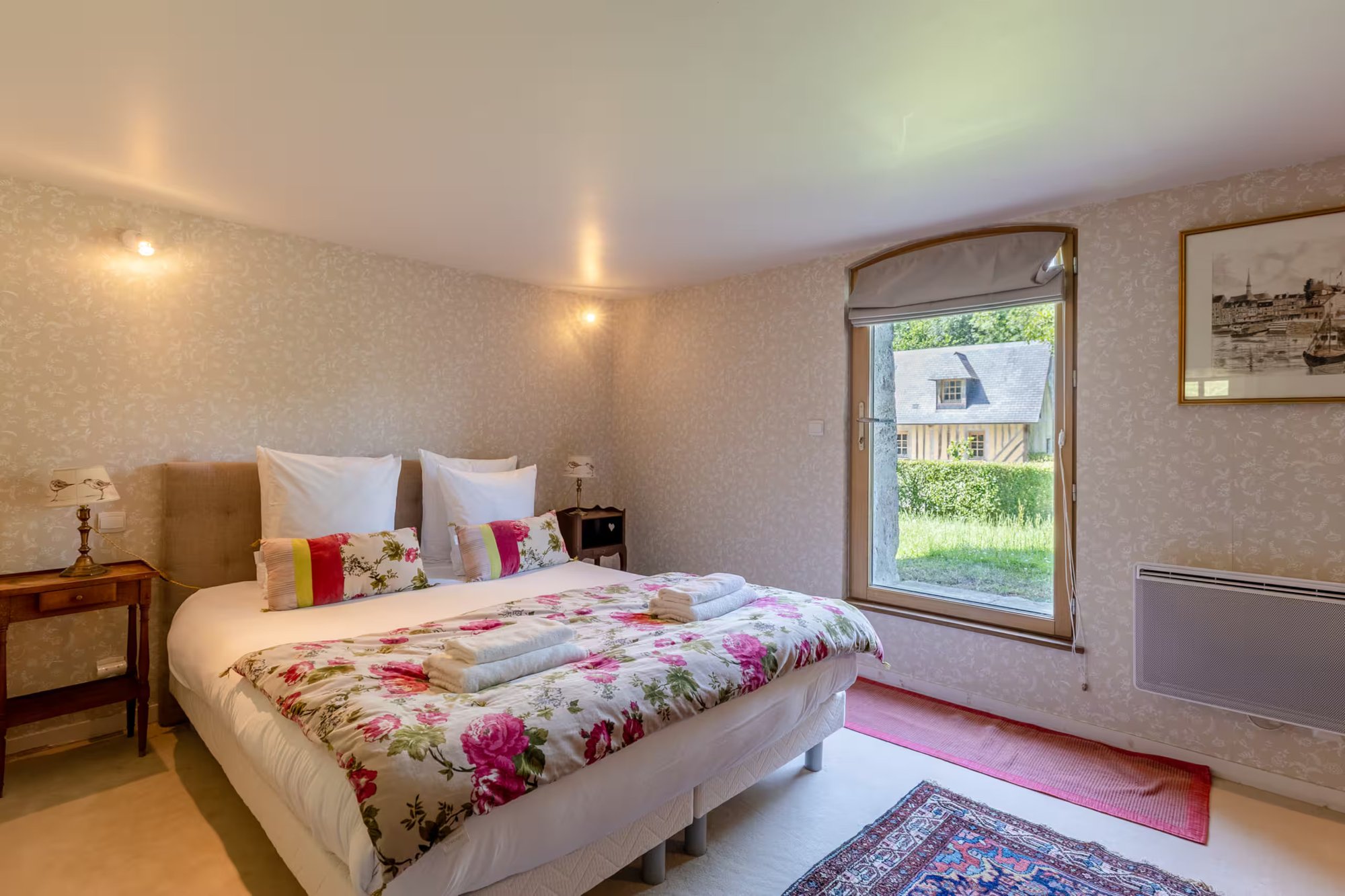 Suite Rose au rez-de-jardin, vue sur le jardin